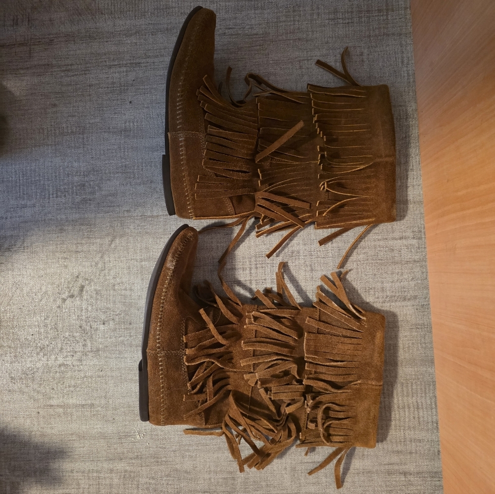 Minnetonka suede fringe boots